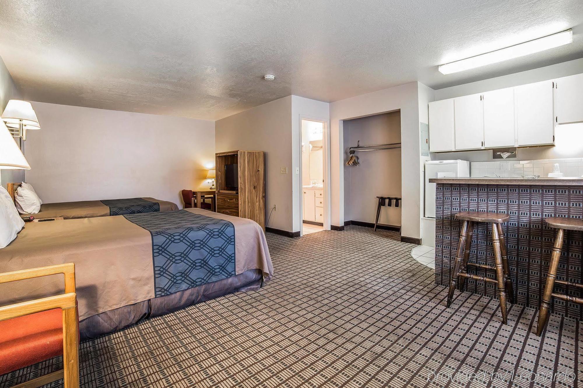 Econo Lodge Inn & Suites ローガン エクステリア 写真