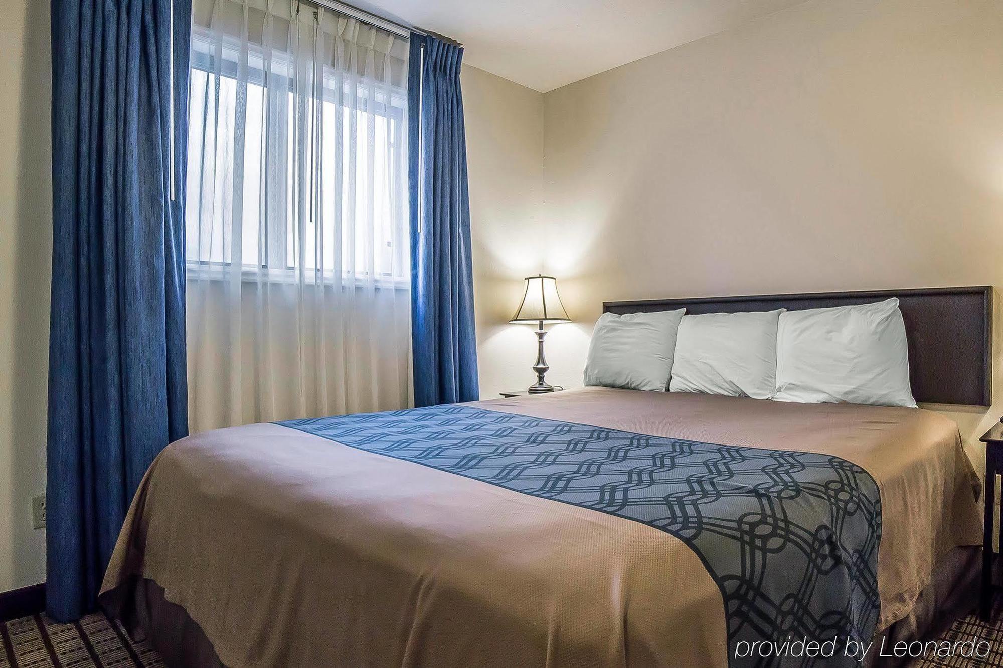 Econo Lodge Inn & Suites ローガン エクステリア 写真