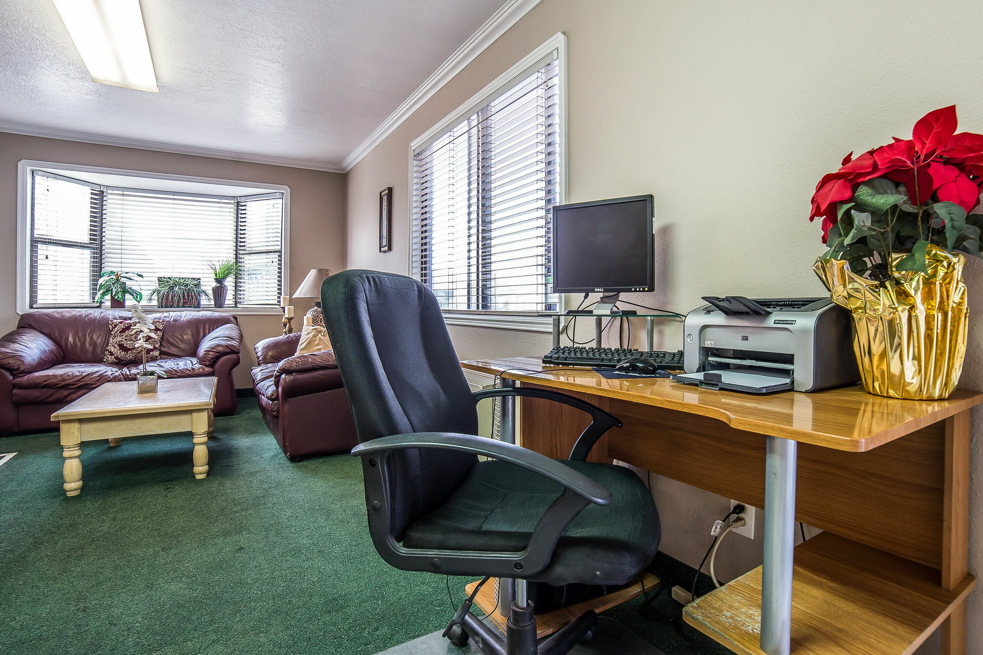 Econo Lodge Inn & Suites ローガン エクステリア 写真