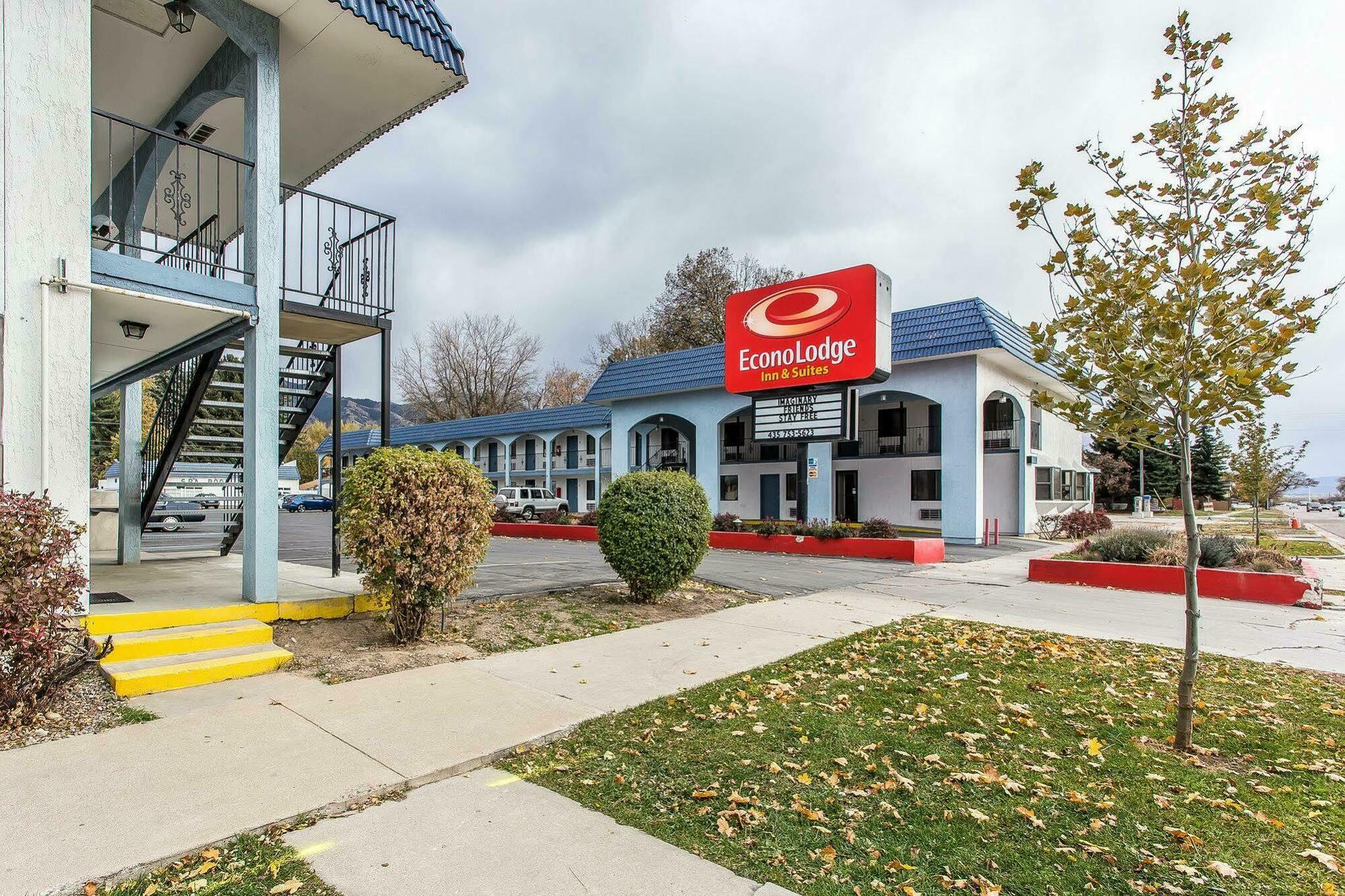 Econo Lodge Inn & Suites ローガン エクステリア 写真